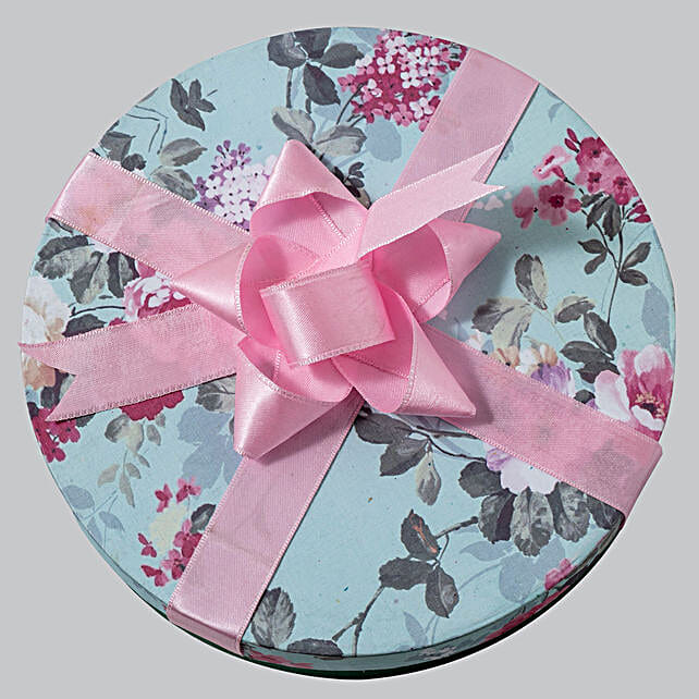 Assorted Chocolates in Floral Box — 21 Pcs